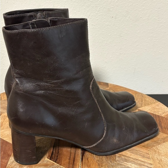 Vintage Brown Leather Heeled Boots with Chunky Heel - Picture 6 of 7